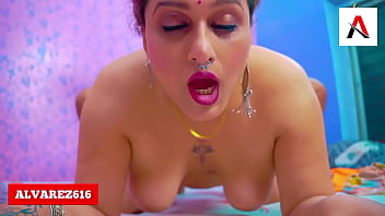 SEXY DESI GIRL SHOWS HER NUDE BODY FOR young Boy